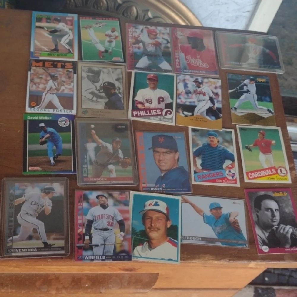 Assorted Baseball Trading Cards Set - Picture 1 of 5